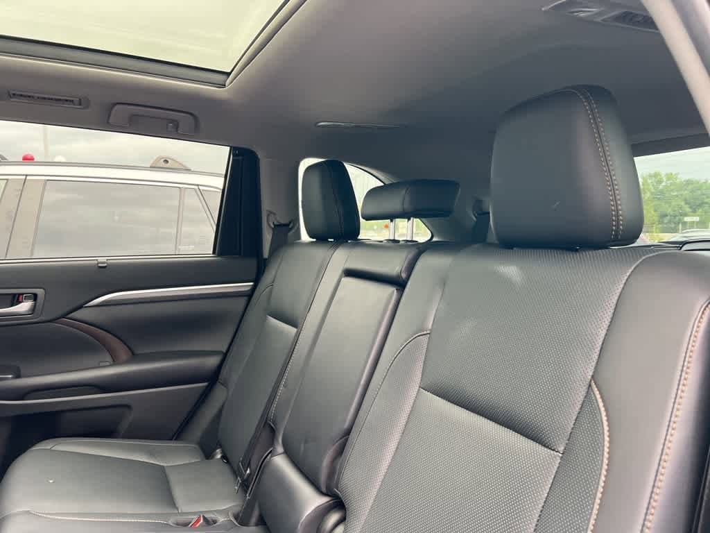 Thumbnail: 2019 Toyota Highlander - 15