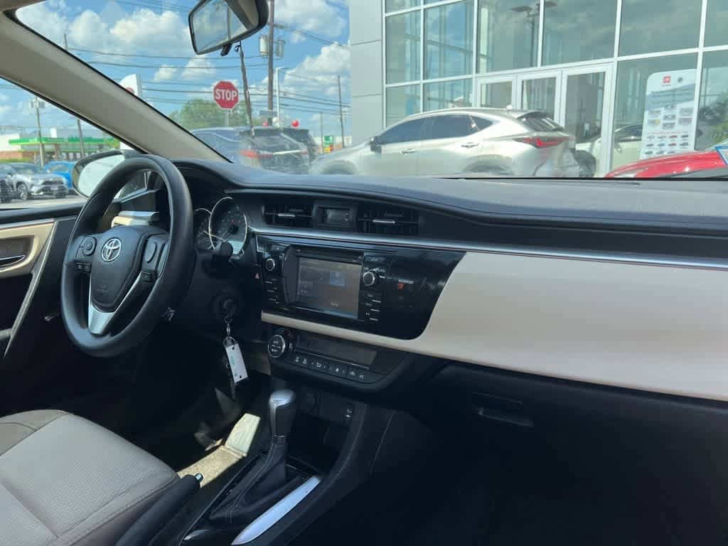 Thumbnail: 2015 Toyota Corolla - 17