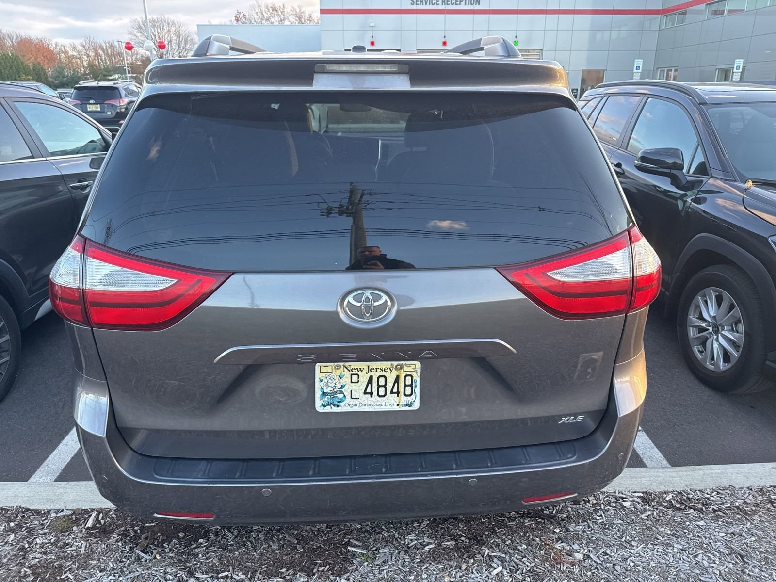 Thumbnail: 2017 Toyota Sienna - 6