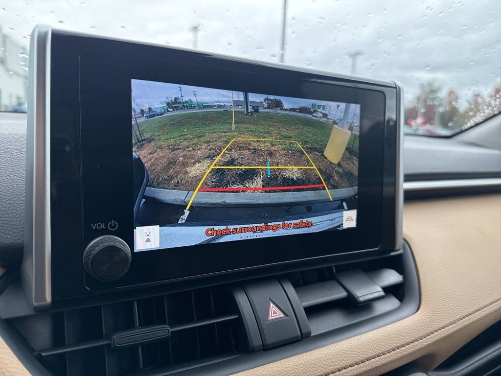 Thumbnail: 2023 Toyota RAV4 - 33