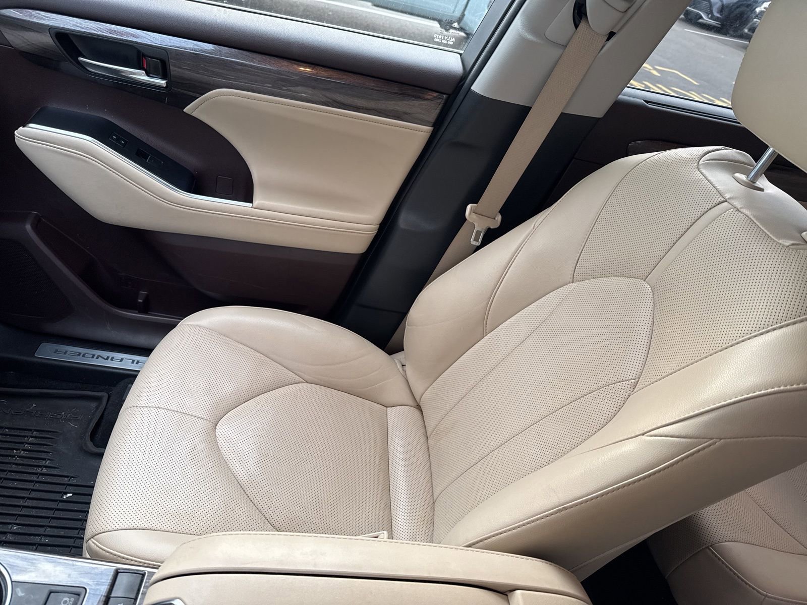 Thumbnail: 2022 Toyota Highlander - 22