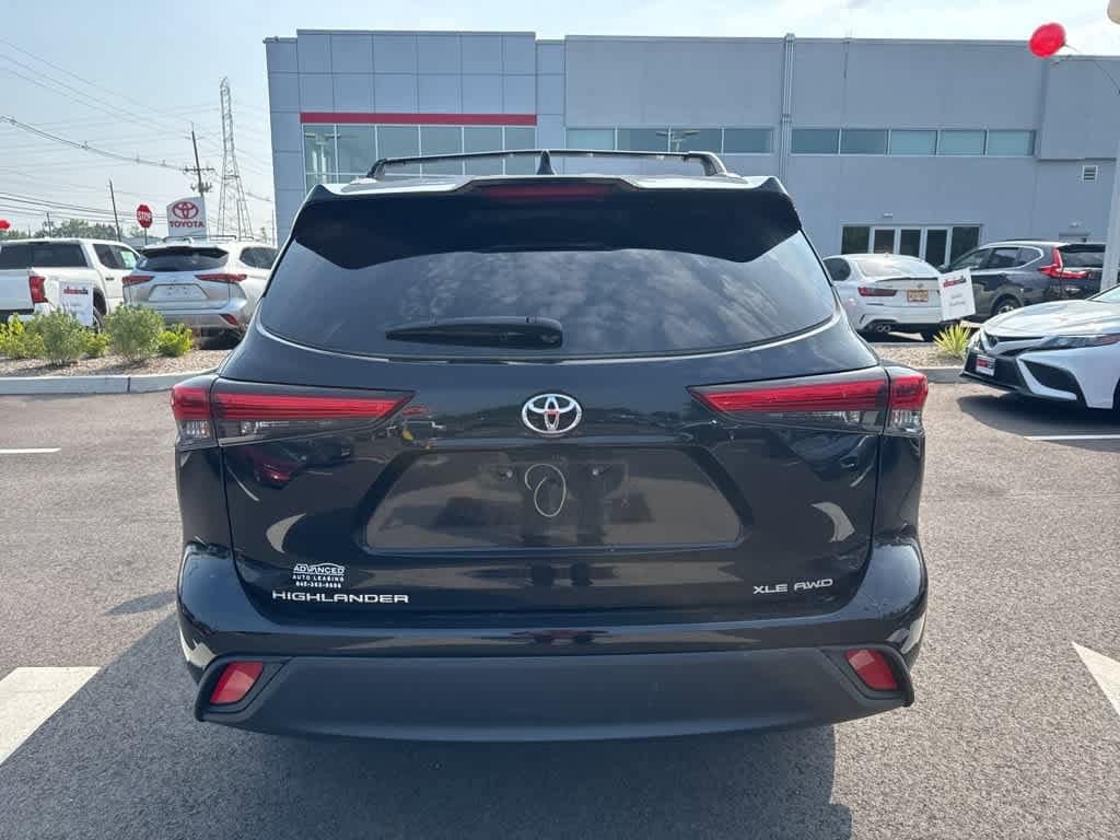 Thumbnail: 2022 Toyota Highlander - 6