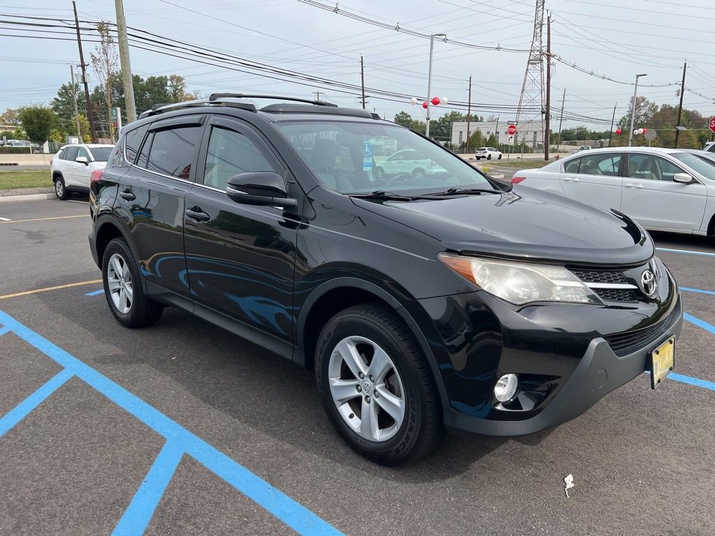 2014 Toyota RAV4 XLE photo 2