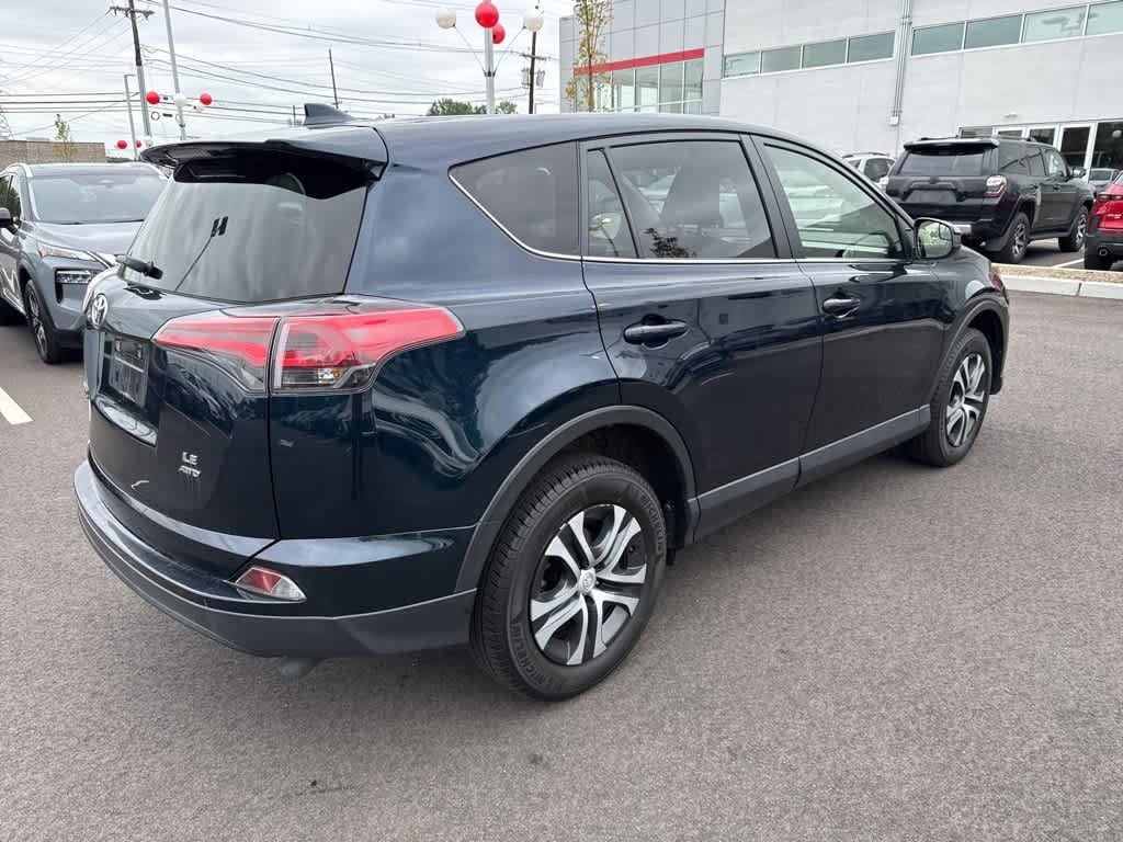 Thumbnail: 2018 Toyota RAV4 - 3