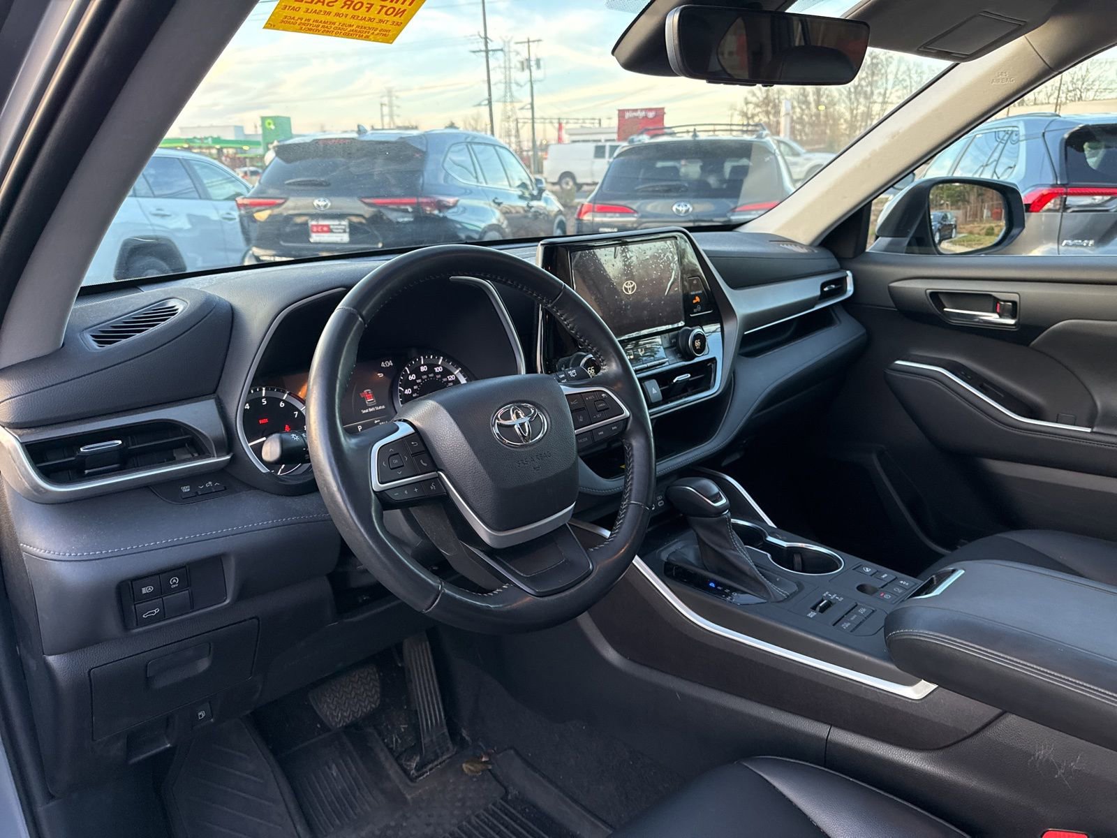 Thumbnail: 2023 Toyota Highlander - 18