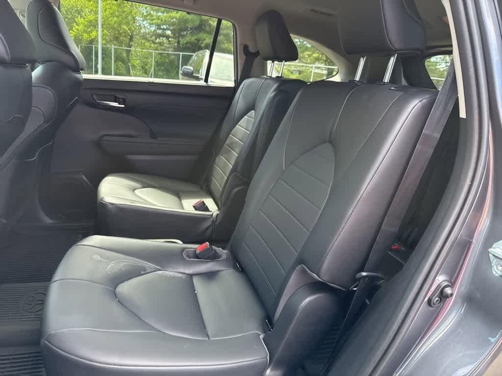 Thumbnail: 2020 Toyota Highlander - 18
