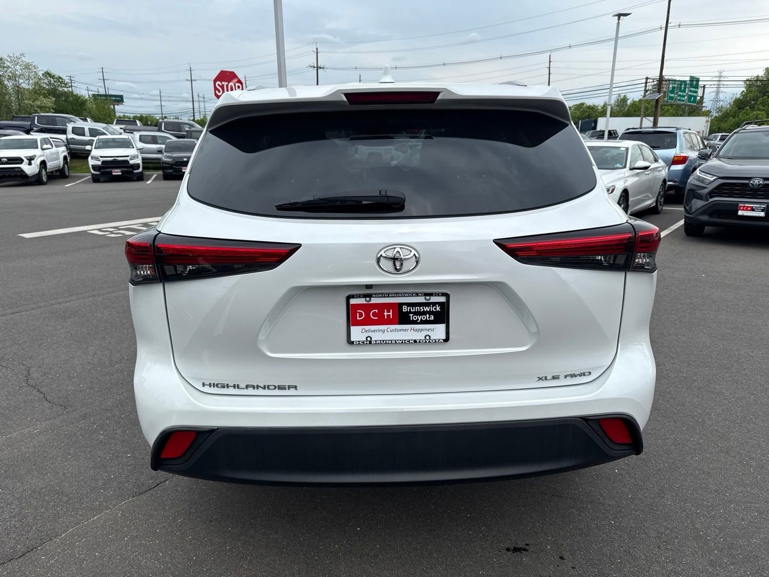 Thumbnail: 2023 Toyota Highlander - 12