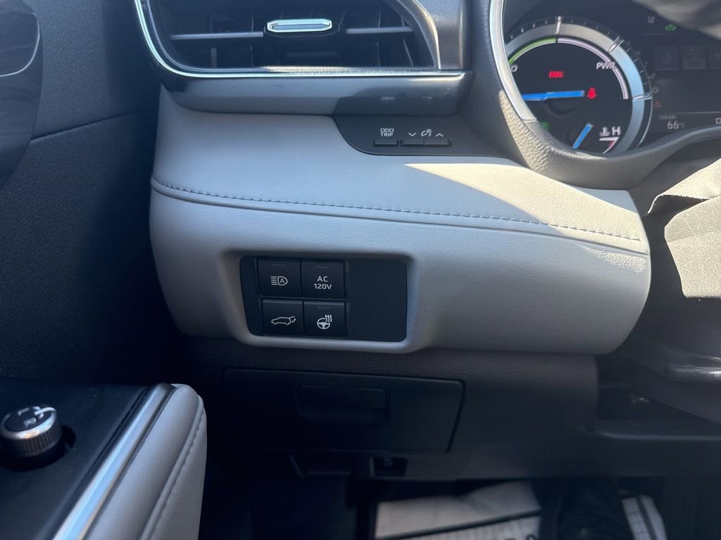 Thumbnail: 2021 Toyota Highlander - 33
