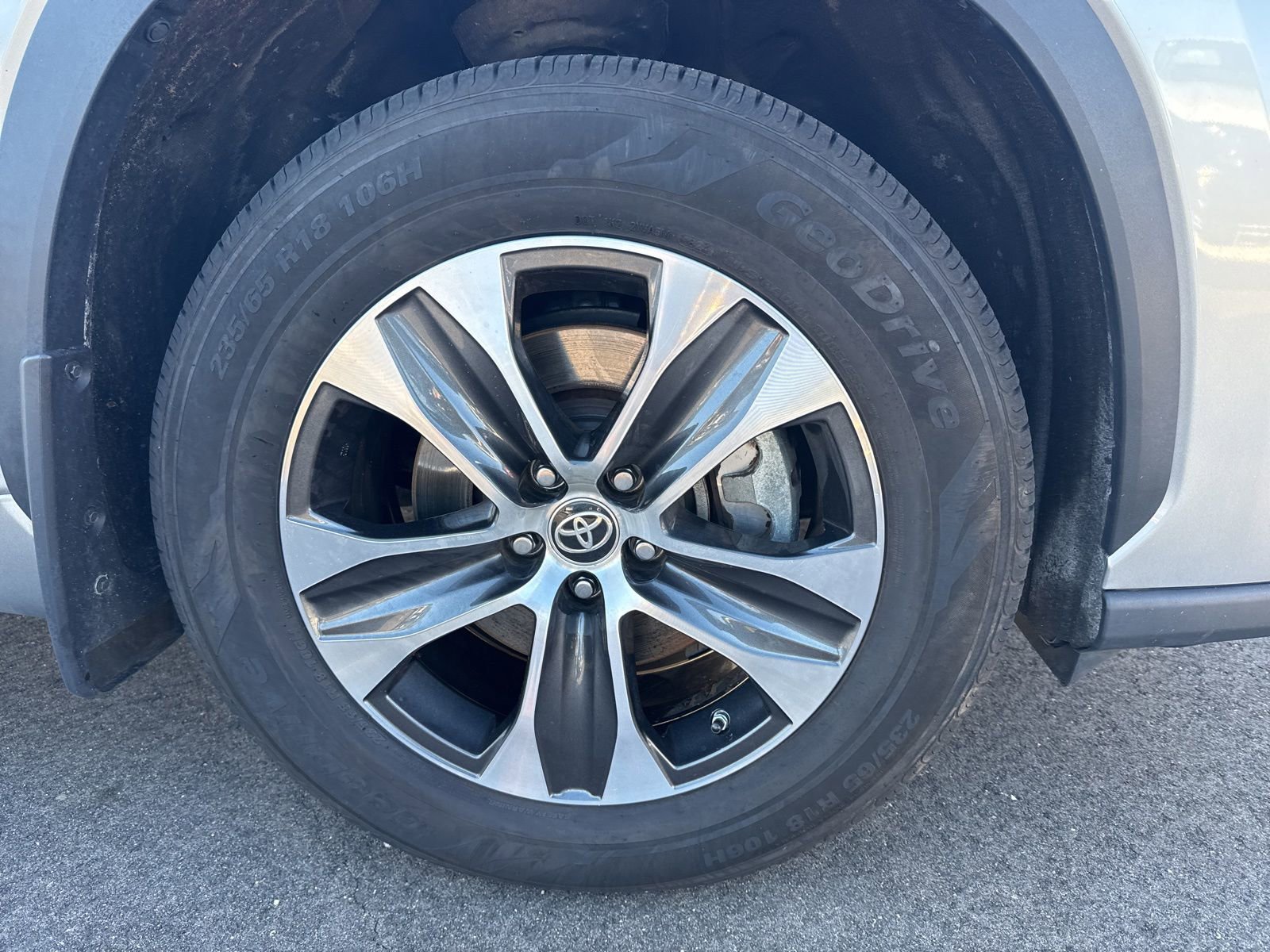 Thumbnail: 2022 Toyota Highlander - 15