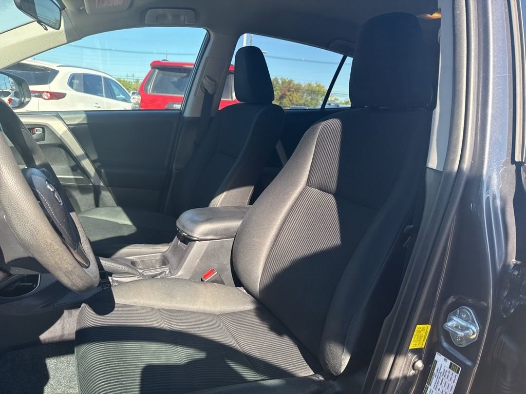 Thumbnail: 2016 Toyota RAV4 - 19