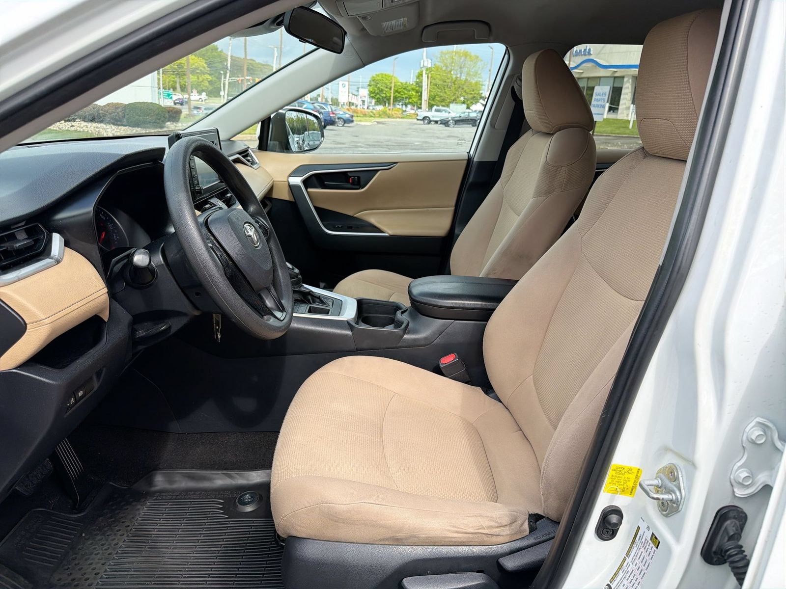 Thumbnail: 2019 Toyota RAV4 - 18
