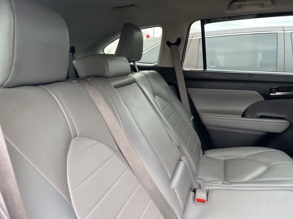 Thumbnail: 2021 Toyota Highlander - 18