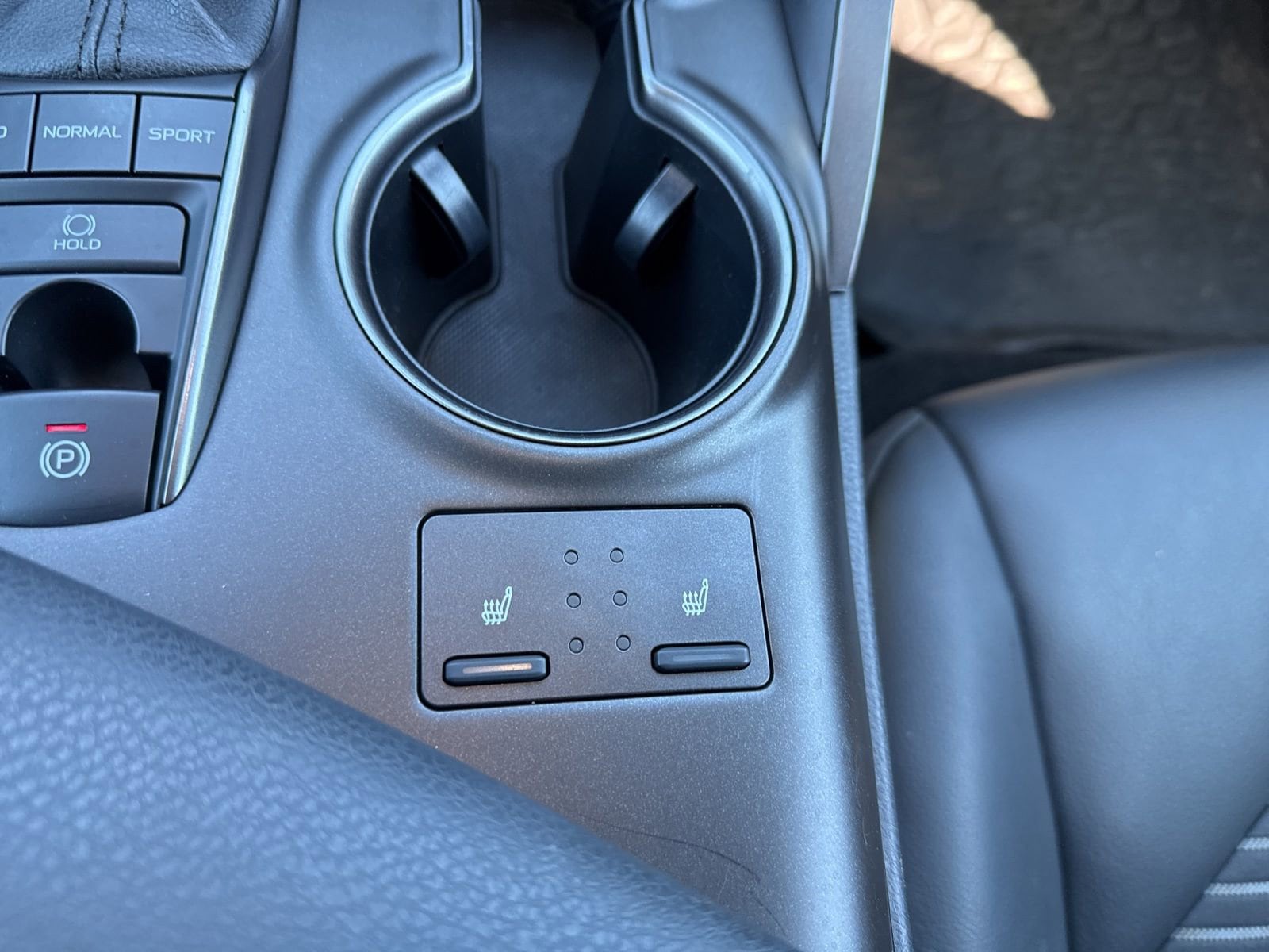 Thumbnail: 2023 Toyota Camry - 31