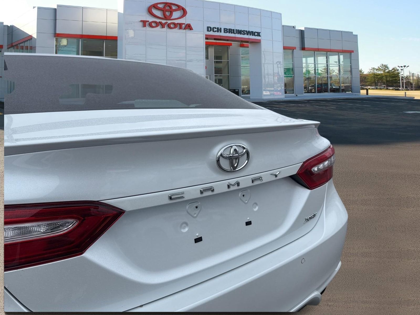 Thumbnail: 2018 Toyota Camry - 16