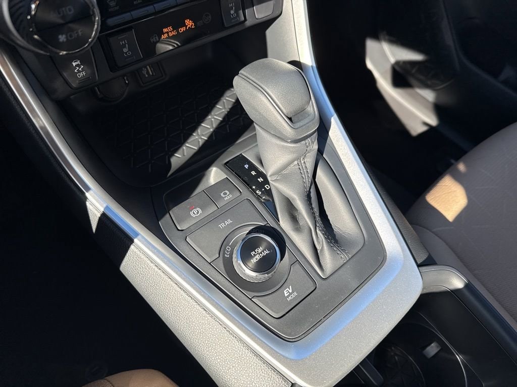 Thumbnail: 2025 Toyota RAV4 - 23