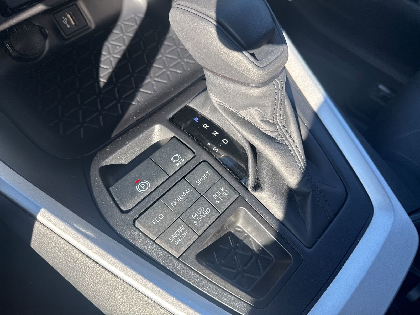 Thumbnail: 2025 Toyota RAV4 - 21