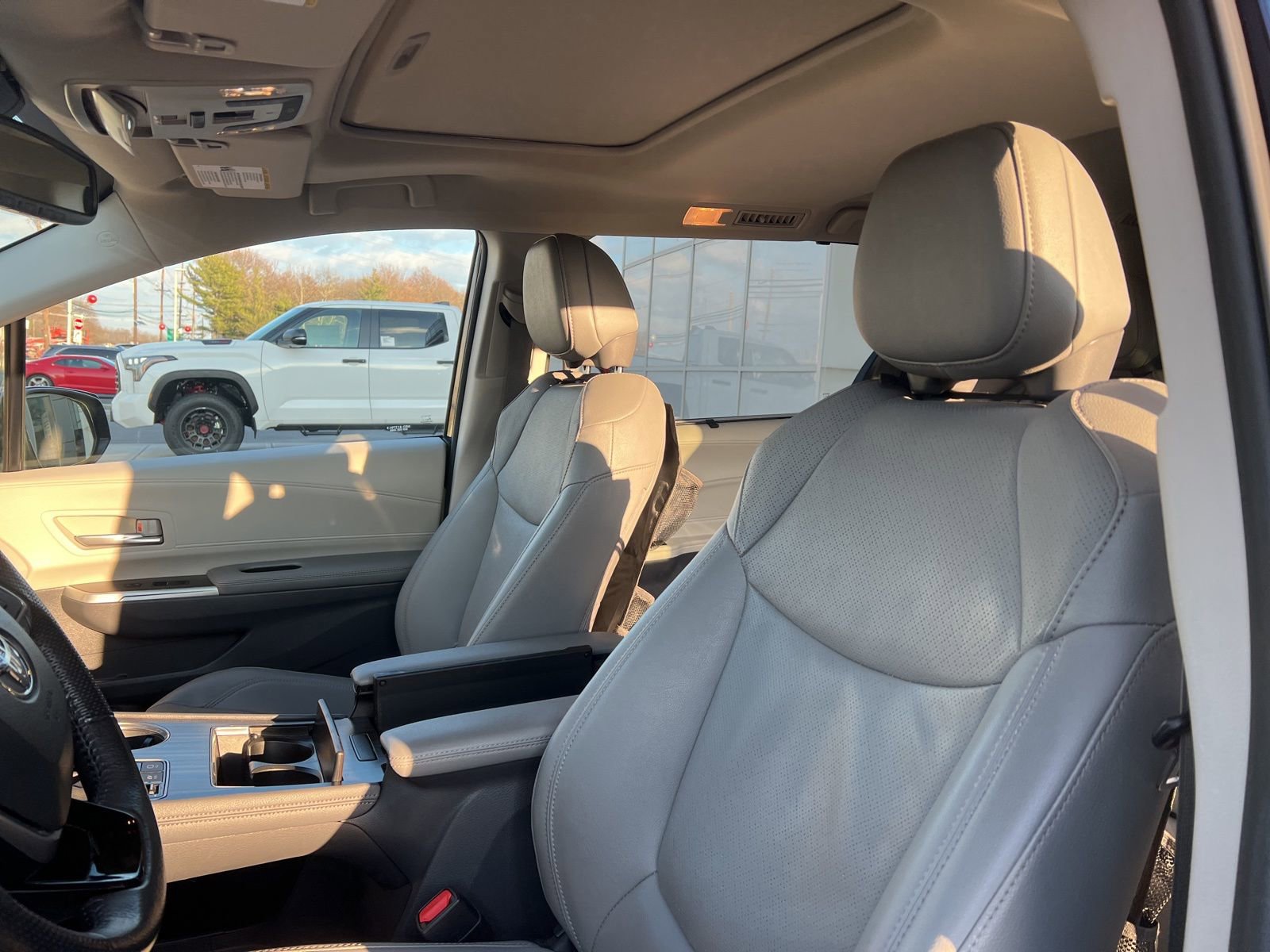 Thumbnail: 2023 Toyota Sienna - 14