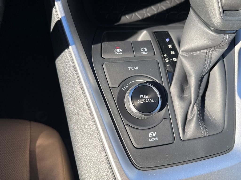 Thumbnail: 2025 Toyota RAV4 - 22