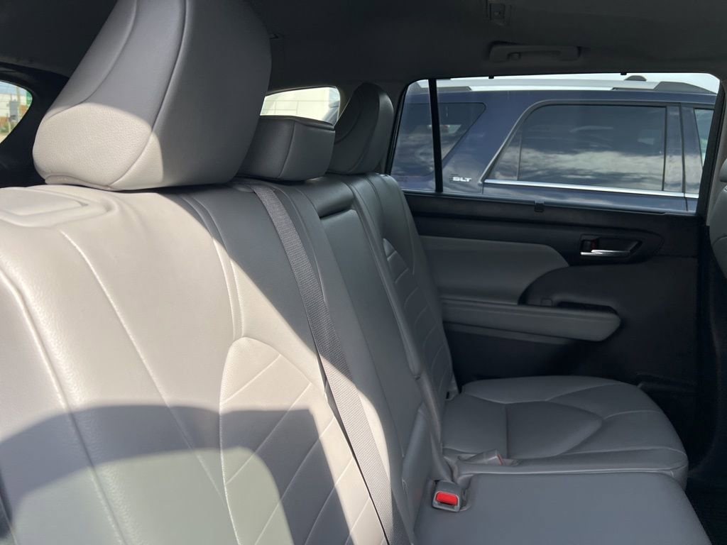 Thumbnail: 2023 Toyota Highlander - 19