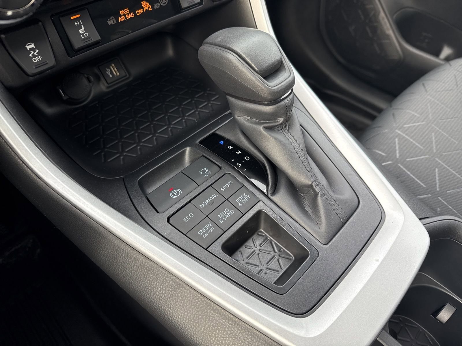 Thumbnail: 2025 Toyota RAV4 - 23