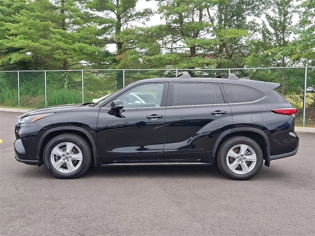 Thumbnail: 2022 Toyota Highlander - 13