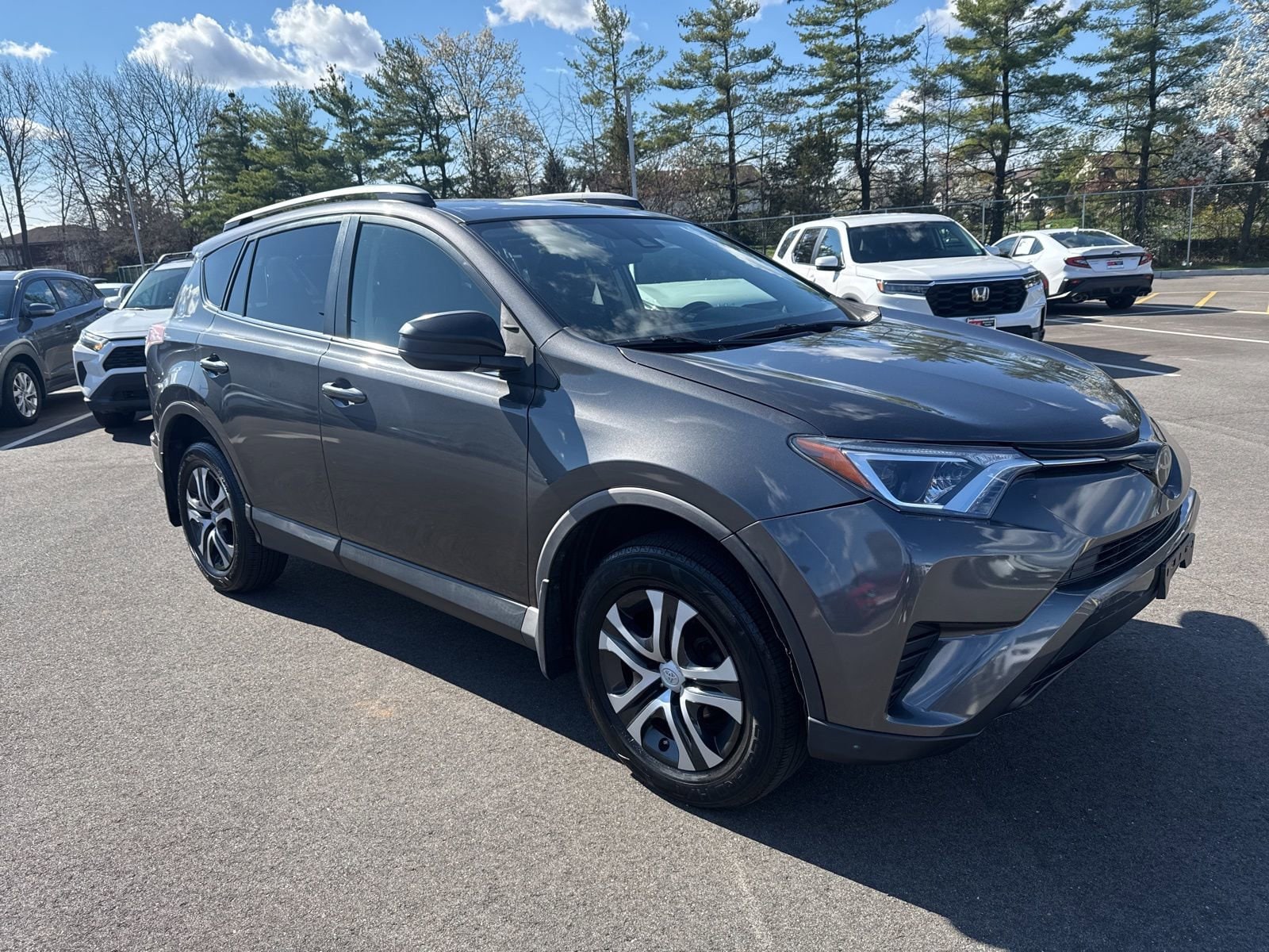 Thumbnail: 2018 Toyota RAV4 - 3