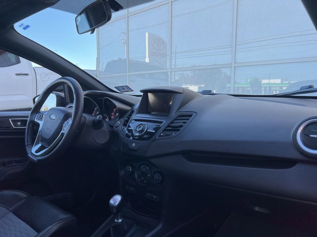 Thumbnail: 2016 Ford Fiesta - 16
