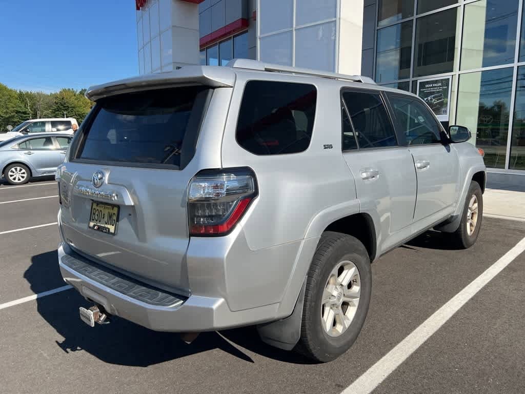 Thumbnail: 2016 Toyota 4Runner - 3