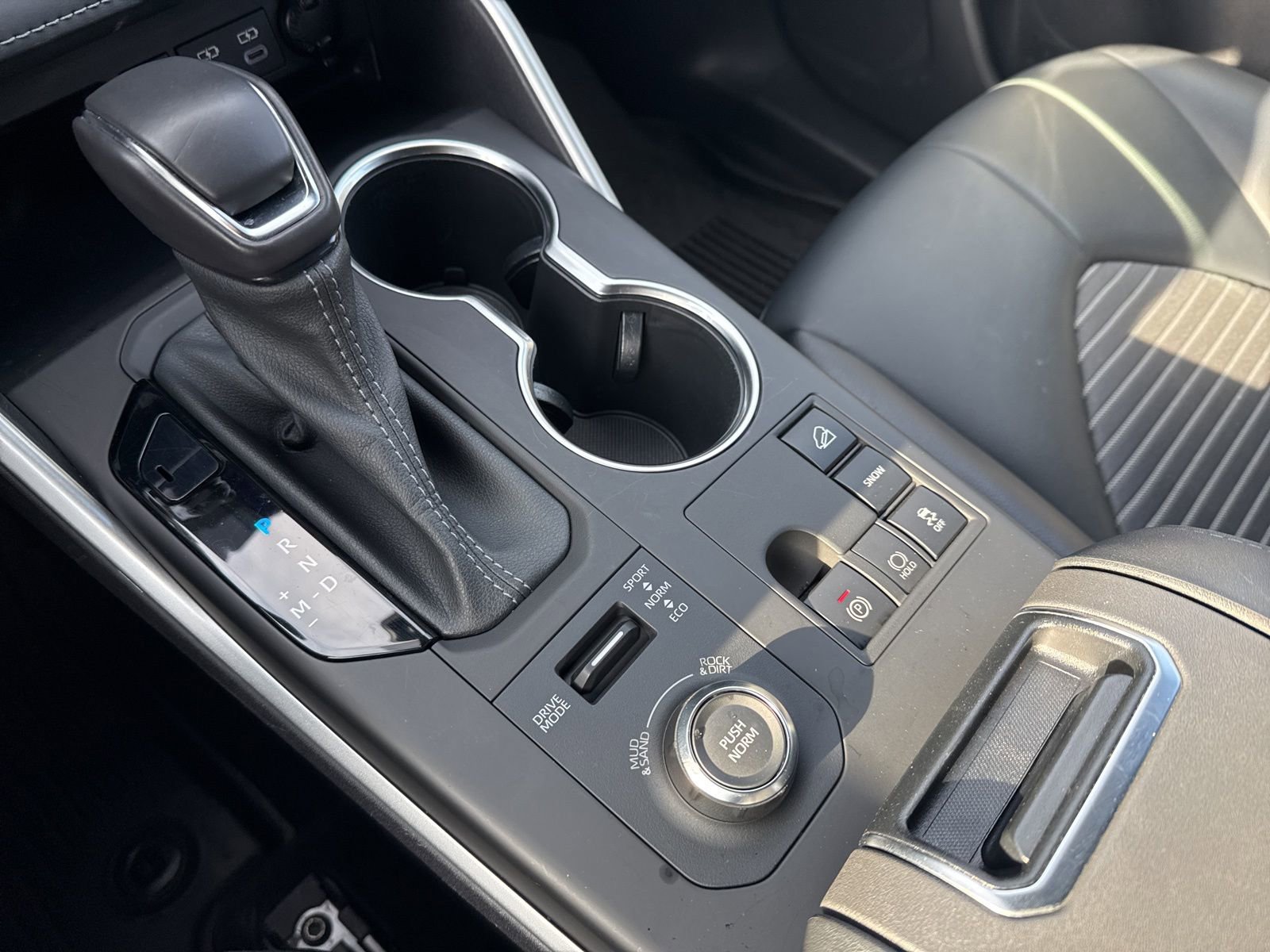 Thumbnail: 2023 Toyota Highlander - 32