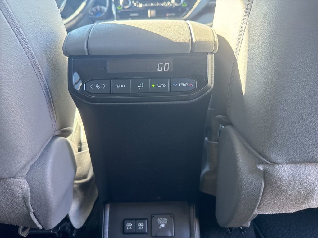 Thumbnail: 2021 Toyota Highlander - 34