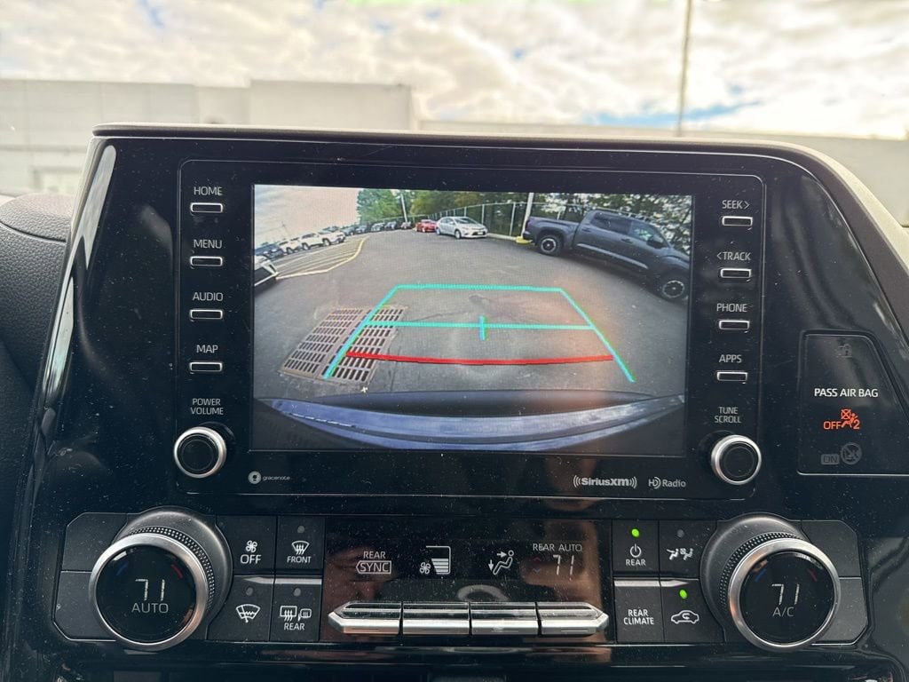 Thumbnail: 2022 Toyota Highlander - 28