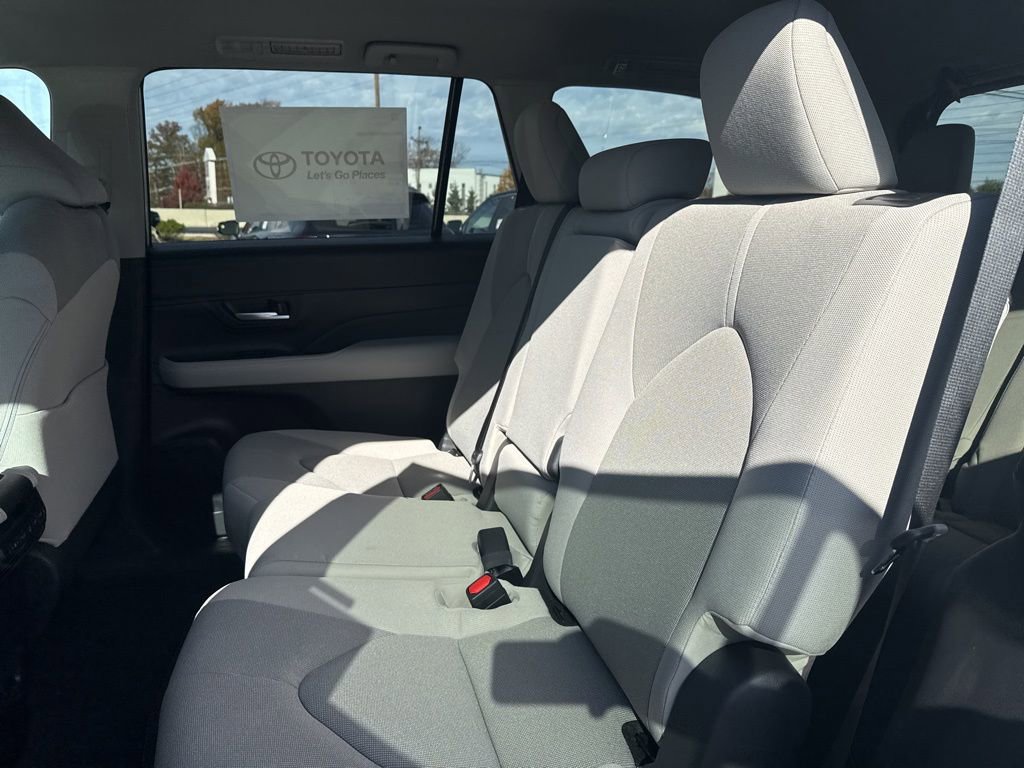 Thumbnail: 2026 Toyota Grand Highlander - 12