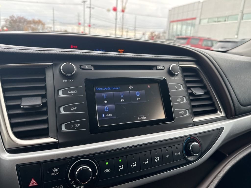 Thumbnail: 2019 Toyota Highlander - 32