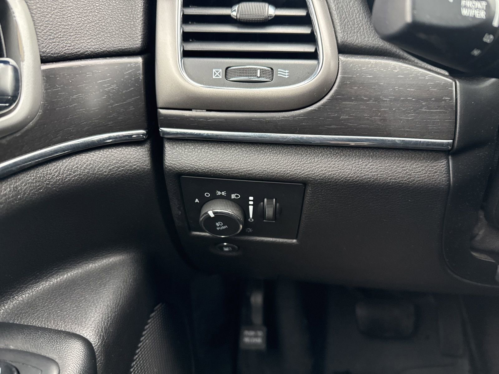 Thumbnail: 2018 Jeep Grand Cherokee - 32