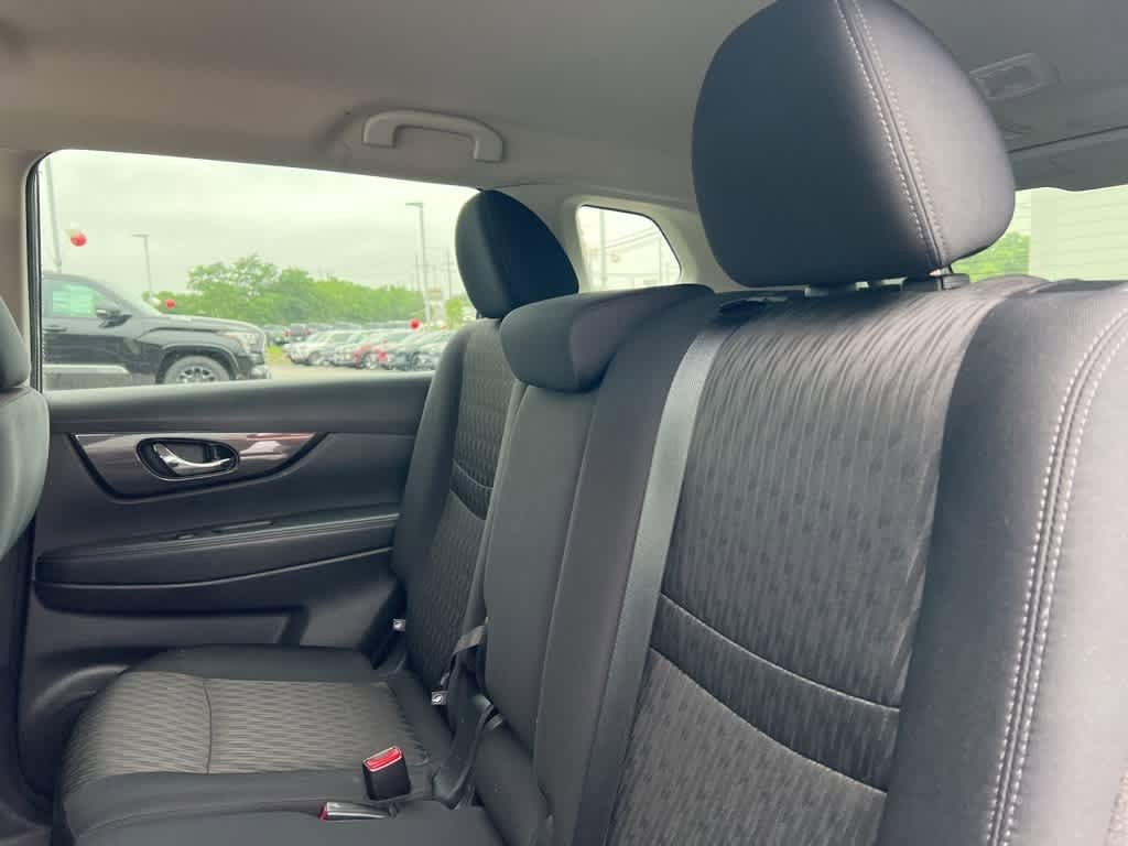 2019 Nissan Rogue SV 14