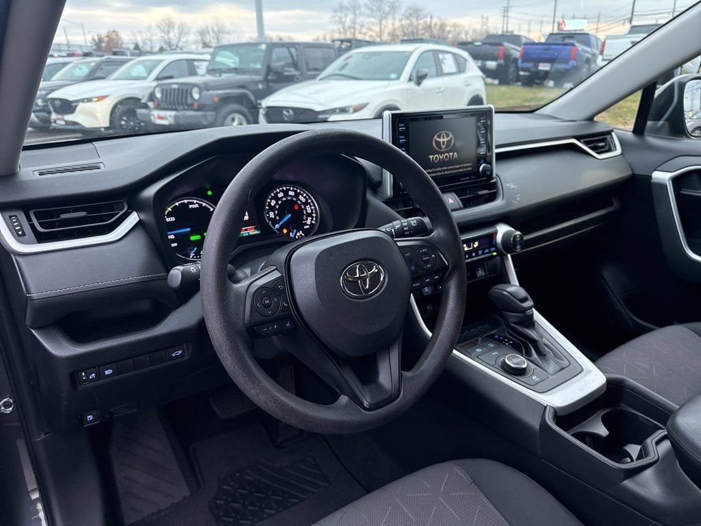 Thumbnail: 2019 Toyota RAV4 - 19
