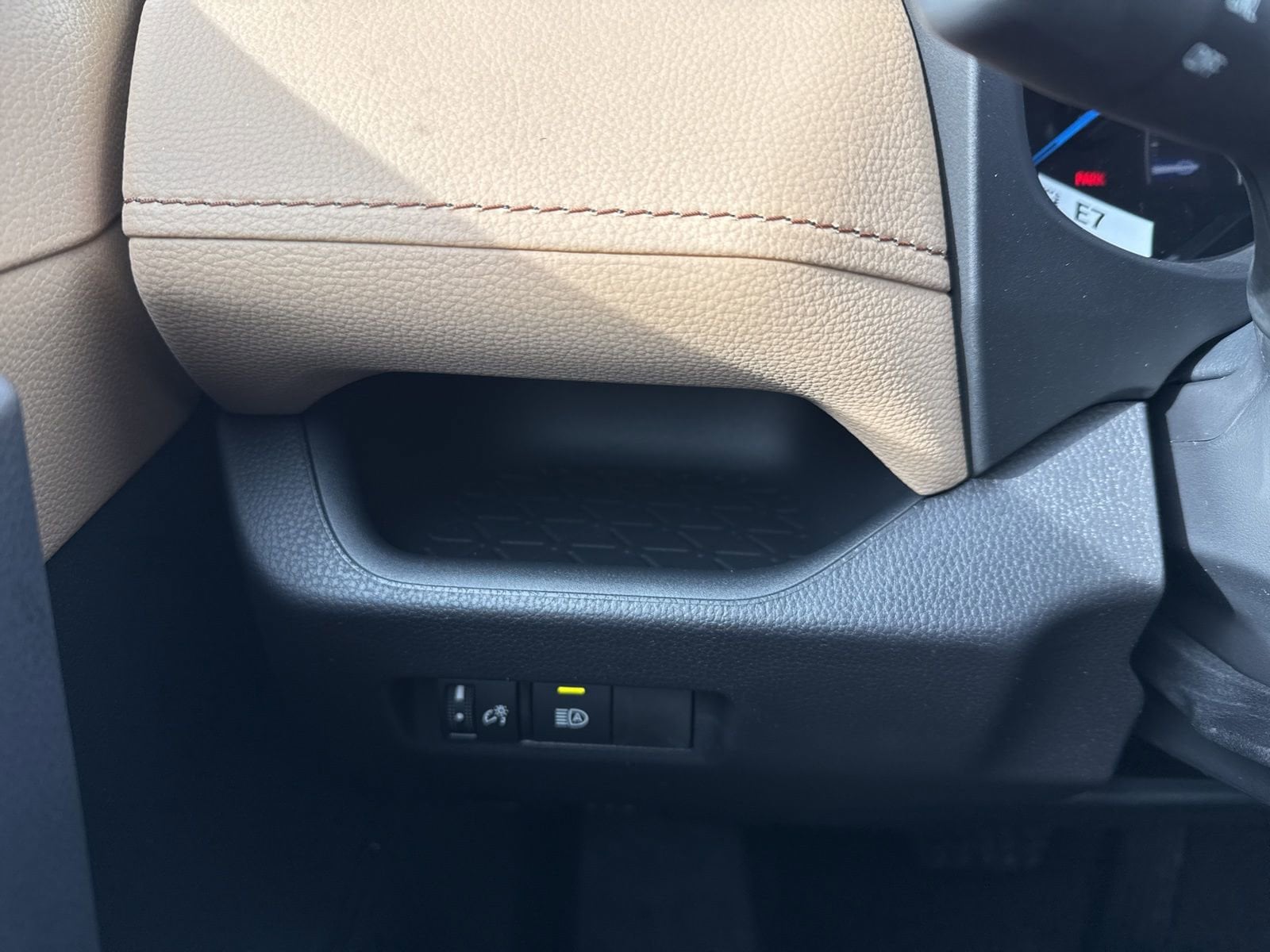 Thumbnail: 2025 Toyota RAV4 - 22