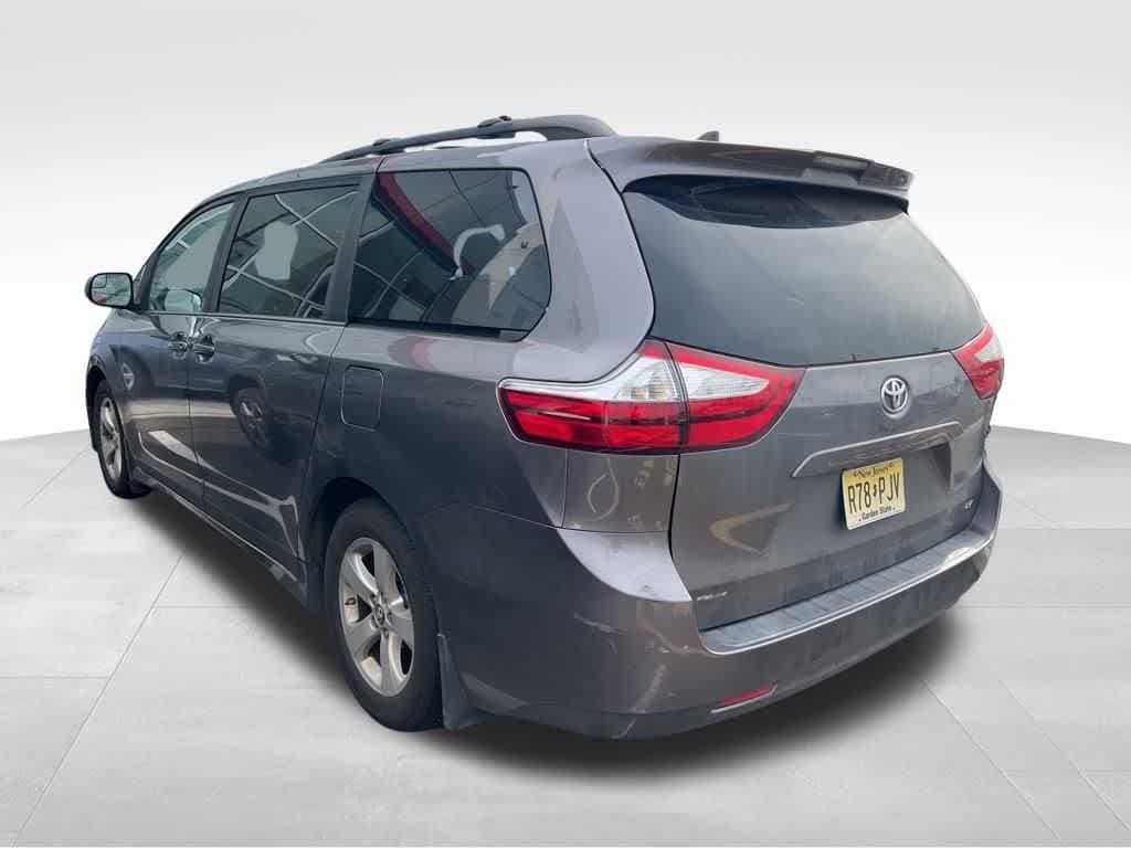 Thumbnail: 2018 Toyota Sienna - 5