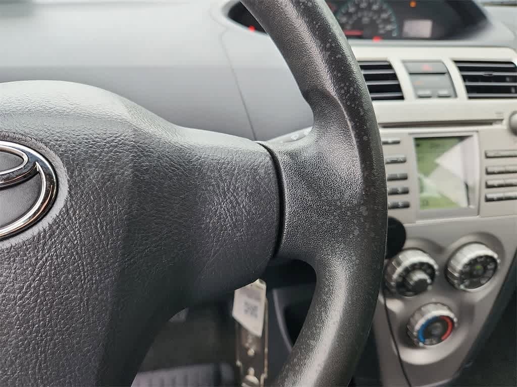 Thumbnail: 2010 Toyota Yaris - 26