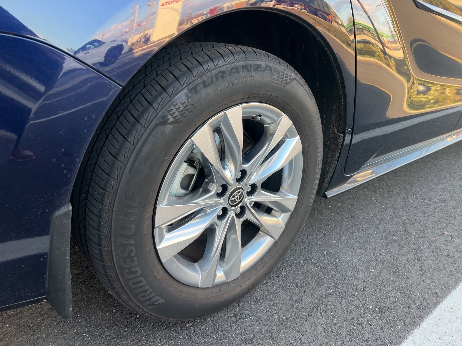 Thumbnail: 2023 Toyota Sienna - 24