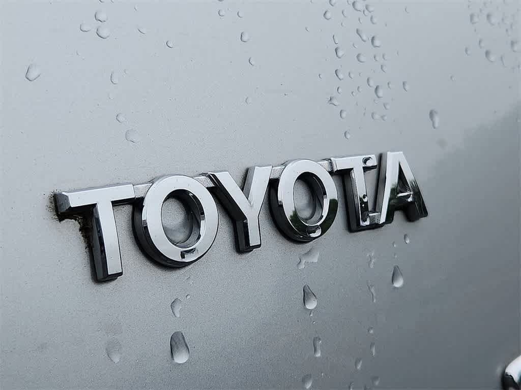 Thumbnail: 2010 Toyota Yaris - 35