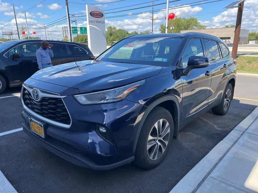 Thumbnail: 2022 Toyota Highlander - 1
