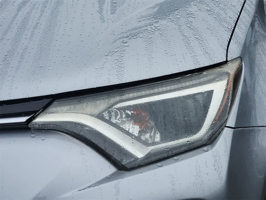 Thumbnail: 2017 Toyota RAV4 - 15