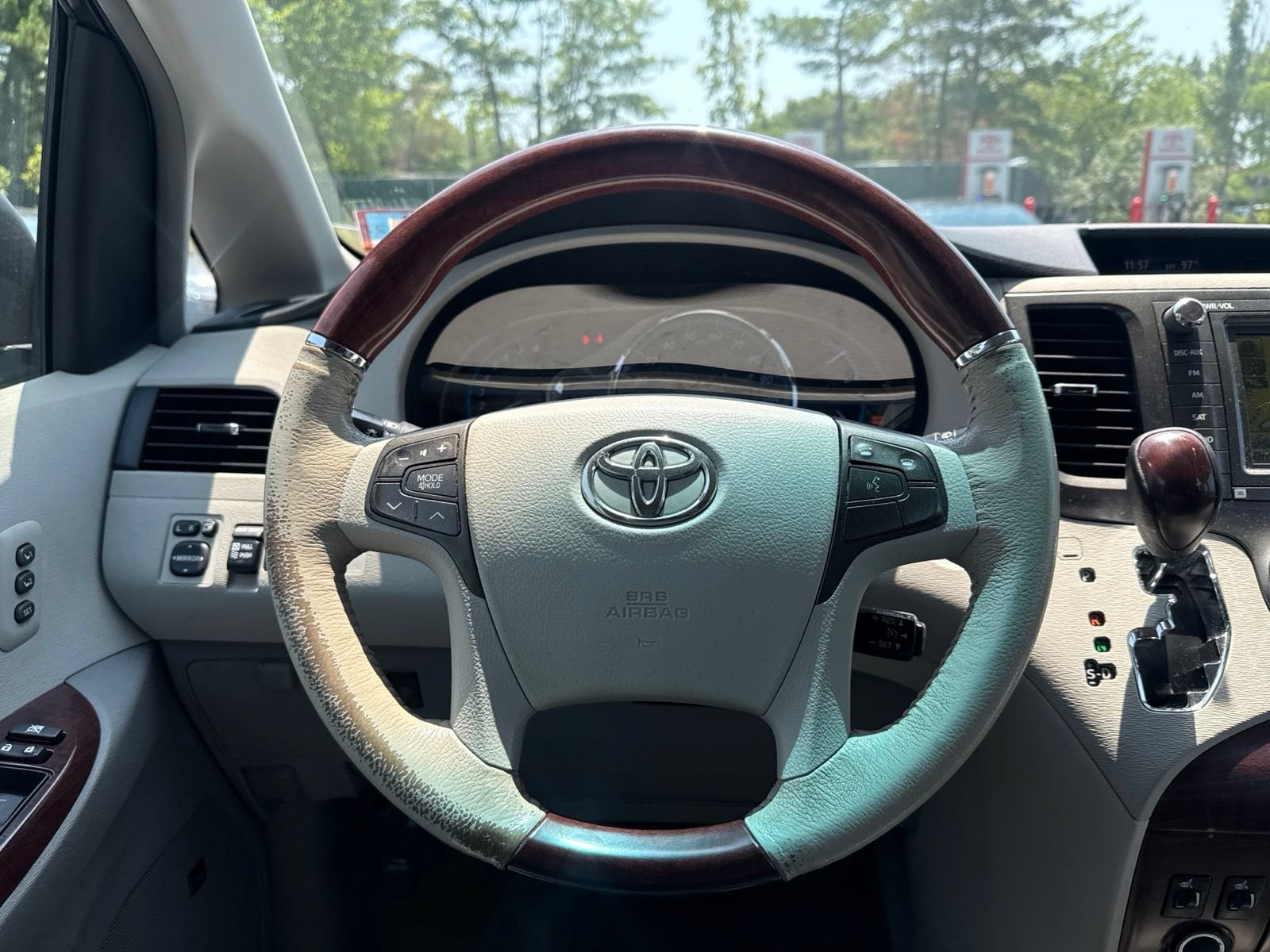 Thumbnail: 2012 Toyota Sienna - 23