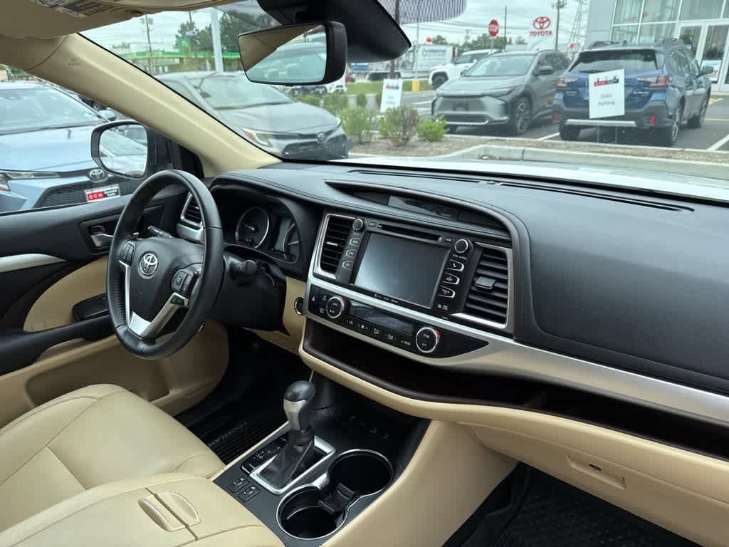 Thumbnail: 2019 Toyota Highlander - 20