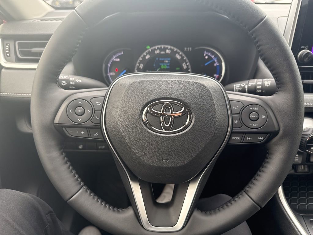 Thumbnail: 2025 Toyota RAV4 - 16