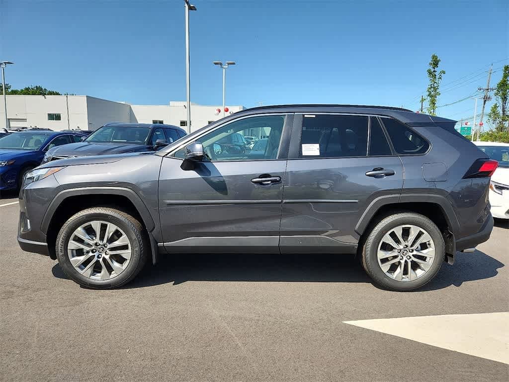 2025 Toyota RAV4 XLE Premium 7