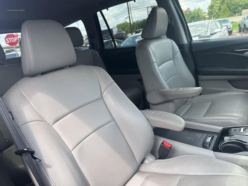 Thumbnail: 2019 Honda Pilot - 19