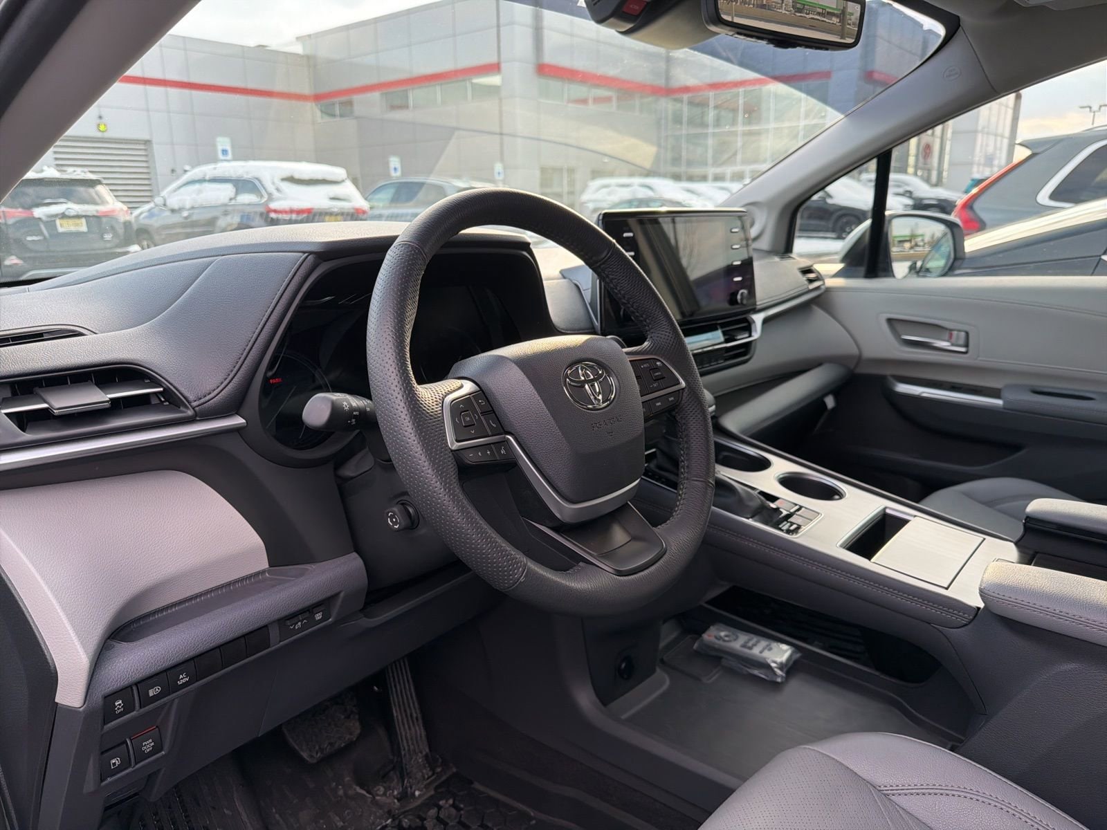 Thumbnail: 2024 Toyota Sienna - 29