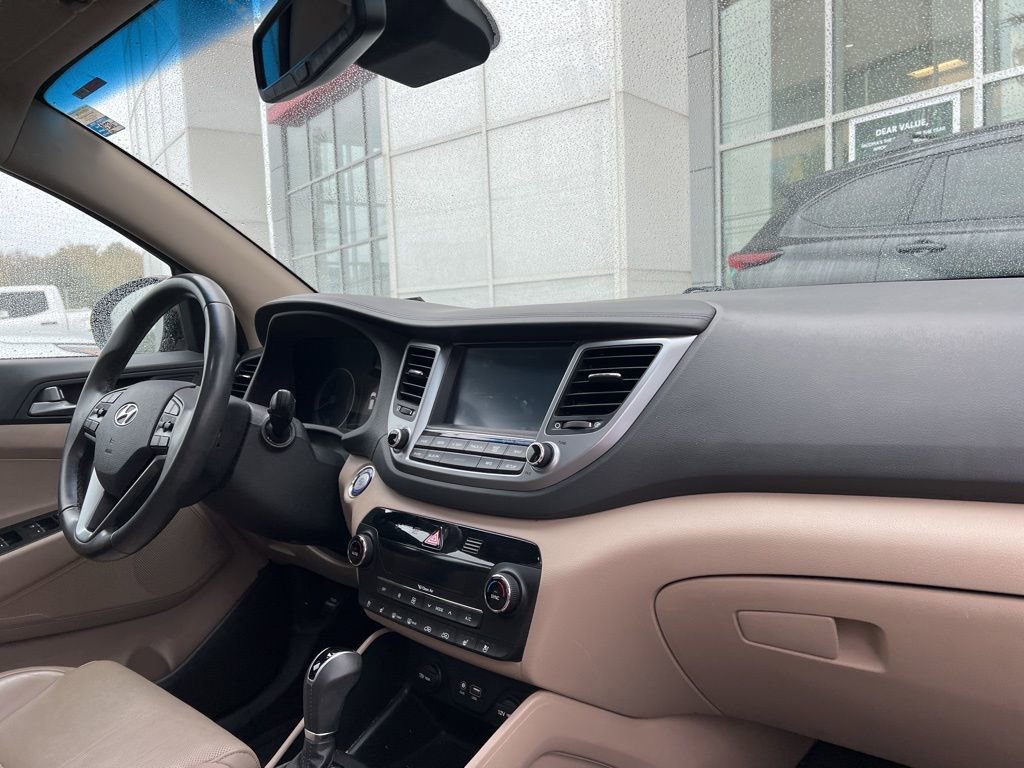Thumbnail: 2016 Hyundai Tucson - 18
